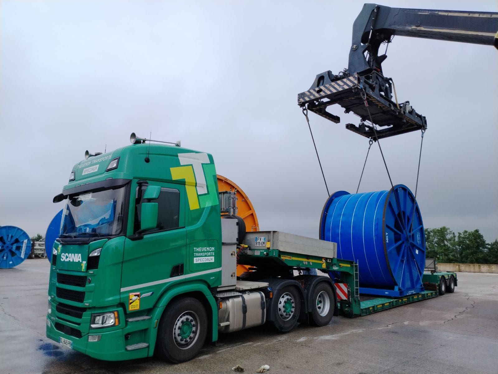 Thevenon Transports Spéciaux - transport exceptionnel cables tourets Lozère